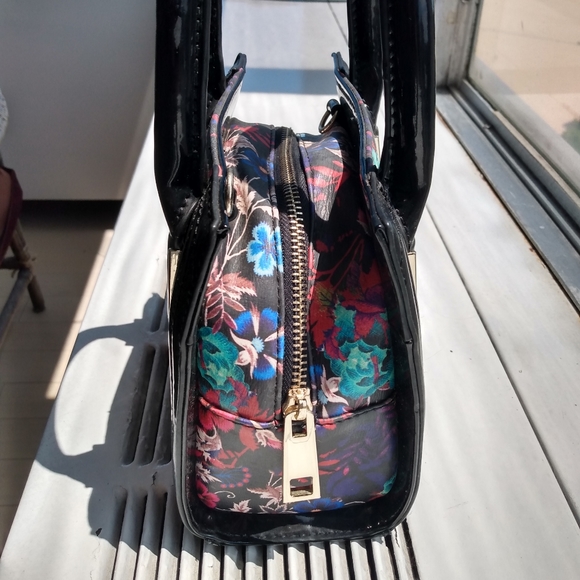 💝 Bebe handbag/ crossbody bag EUC - Picture 5 of 9